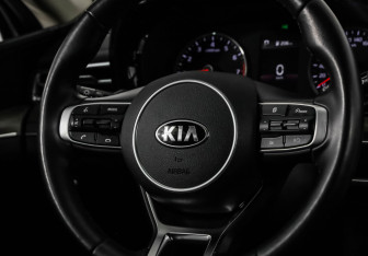 Подержанный автомобиль Kia K5 2020 года (15 фото)