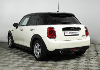 Подержанный автомобиль MINI Hatch 2016 года (7 фото)