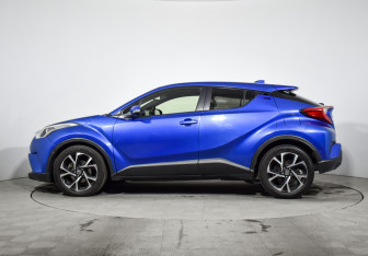 Подержанный автомобиль Toyota C-HR 2018 года (8 фото)