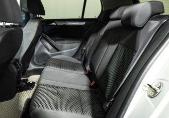 Подержанный автомобиль Volkswagen Golf Hatchback 2010 года (10 фото)