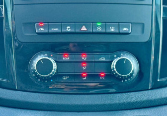 Подержанный автомобиль Mercedes-Benz Vito 2021 года (14 фото)