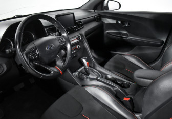 Подержанный автомобиль Hyundai Veloster 2018 года (9 фото)