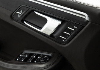 Подержанный автомобиль Porsche Macan 2021 года (17 фото)