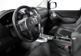 Подержанный автомобиль Nissan Pathfinder 2013 года (9 фото)