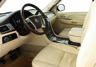 Подержанный автомобиль Cadillac Escalade Suv 2008 года (1 фото)
