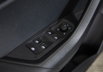 Подержанный автомобиль Skoda Karoq 2021 года (22 фото)