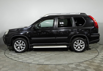 Подержанный автомобиль Nissan X-Trail 2011 года (8 фото)