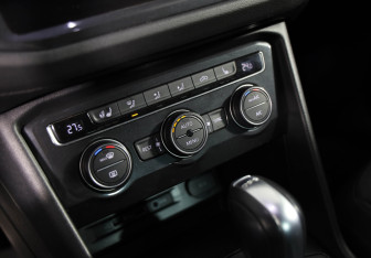 Подержанный автомобиль Volkswagen Tiguan 2018 года (16 фото)