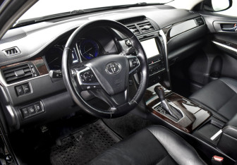 Подержанный автомобиль Toyota Camry Sedan 2016 года (9 фото)