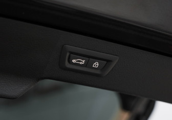 Подержанный автомобиль BMW X6 2017 года (38 фото)