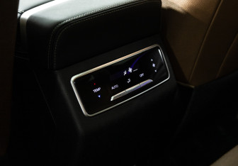 Подержанный автомобиль Changan CS95 2022 года (24 фото)