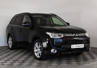 Подержанный автомобиль Mitsubishi Outlander 2013 года (3 фото)