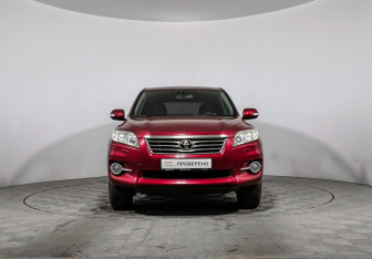 Подержанный автомобиль Toyota RAV4 2010 года (2 фото)