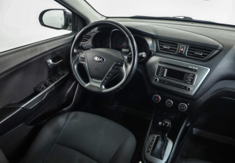Подержанный автомобиль Kia Rio Hatchback 2016 года (10 фото)