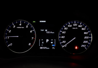 Подержанный автомобиль Mitsubishi Outlander 2017 года (21 фото)