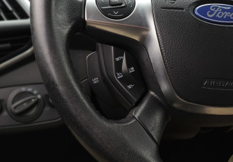 Подержанный автомобиль Ford Kuga 2013 года (24 фото)