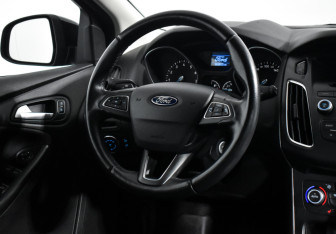 Подержанный автомобиль Ford Focus Hatchback 2017 года (15 фото)