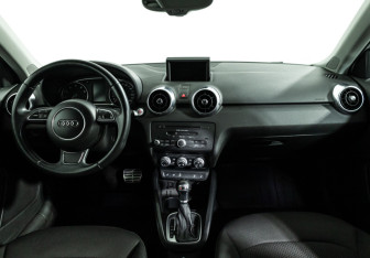 Подержанный автомобиль Audi A1 2014 года (13 фото)
