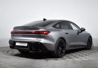 Подержанный автомобиль Audi A5 Liftback 2025 года (5 фото)