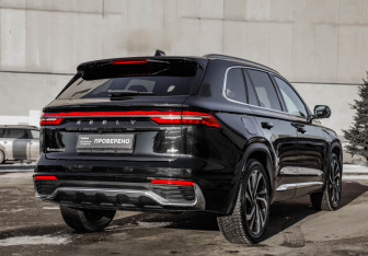 Подержанный автомобиль Geely Monjaro 2022 года (7 фото)