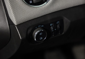 Подержанный автомобиль Chevrolet Cruze Hatchback 2012 года (16 фото)