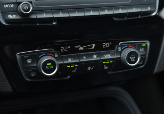 Подержанный автомобиль BMW X1 2020 года (20 фото)