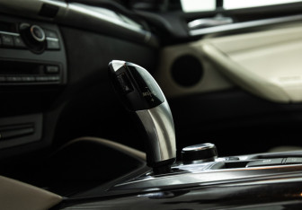 Подержанный автомобиль BMW X6 2013 года (16 фото)