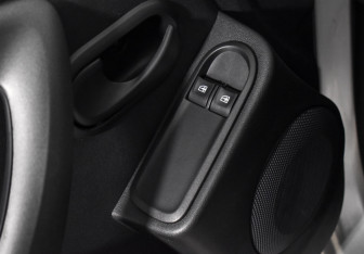 Подержанный автомобиль Renault Duster 2016 года (10 фото)