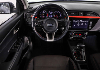 Подержанный автомобиль Kia Rio Sedan 2020 года (11 фото)