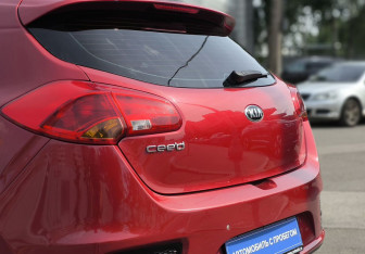Подержанный автомобиль Kia Ceed Hatchback 2017 года (7 фото)