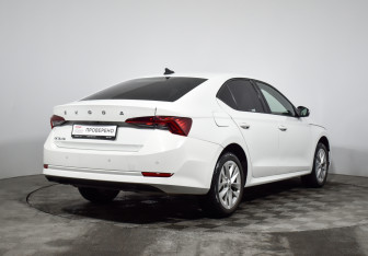 Подержанный автомобиль Skoda Octavia Liftback 2022 года (5 фото)