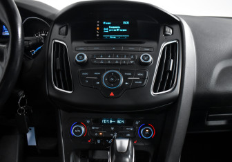Подержанный автомобиль Ford Focus Hatchback 2017 года (17 фото)