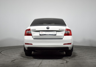 Подержанный автомобиль Skoda Octavia Liftback 2016 года (6 фото)