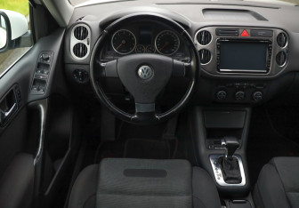 Подержанный автомобиль Volkswagen Tiguan 2008 года (12 фото)