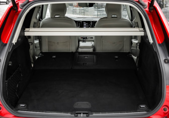 Подержанный автомобиль Volvo XC60 2020 года (38 фото)