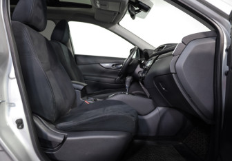 Подержанный автомобиль Nissan X-Trail 2016 года (23 фото)