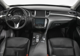 Подержанный автомобиль Infiniti QX50 2018 года (12 фото)