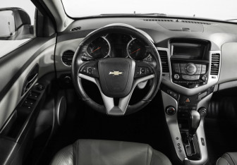 Подержанный автомобиль Chevrolet Cruze Hatchback 2012 года (11 фото)