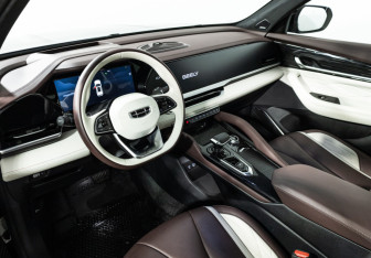 Подержанный автомобиль Geely Monjaro 2023 года (11 фото)