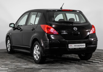 Подержанный автомобиль Nissan Tiida Hatchback 2010 года (7 фото)