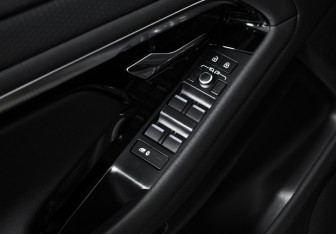 Подержанный автомобиль Land Rover Range Rover Evoque 2022 года (18 фото)