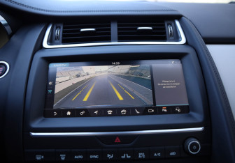 Подержанный автомобиль Jaguar E-Pace 2019 года (15 фото)