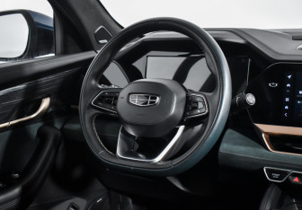 Подержанный автомобиль Geely Monjaro 2021 года (16 фото)