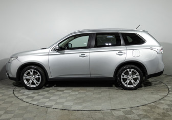 Подержанный автомобиль Mitsubishi Outlander 2014 года (8 фото)