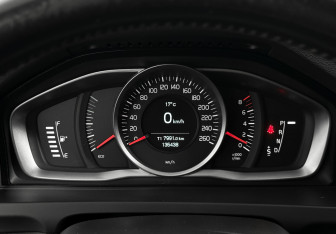 Подержанный автомобиль Volvo S60 2013 года (16 фото)