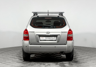 Подержанный автомобиль Hyundai Tucson 2008 года (6 фото)