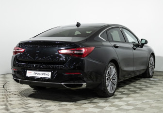 Подержанный автомобиль Hongqi H5 2022 года (5 фото)