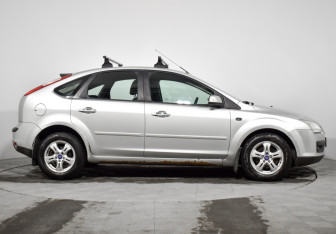 Подержанный автомобиль Ford Focus Hatchback 2006 года (4 фото)