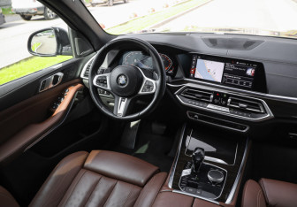 Подержанный автомобиль BMW X5 2019 года (13 фото)