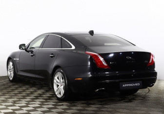 Подержанный автомобиль Jaguar XJ 2016 года (18 фото)